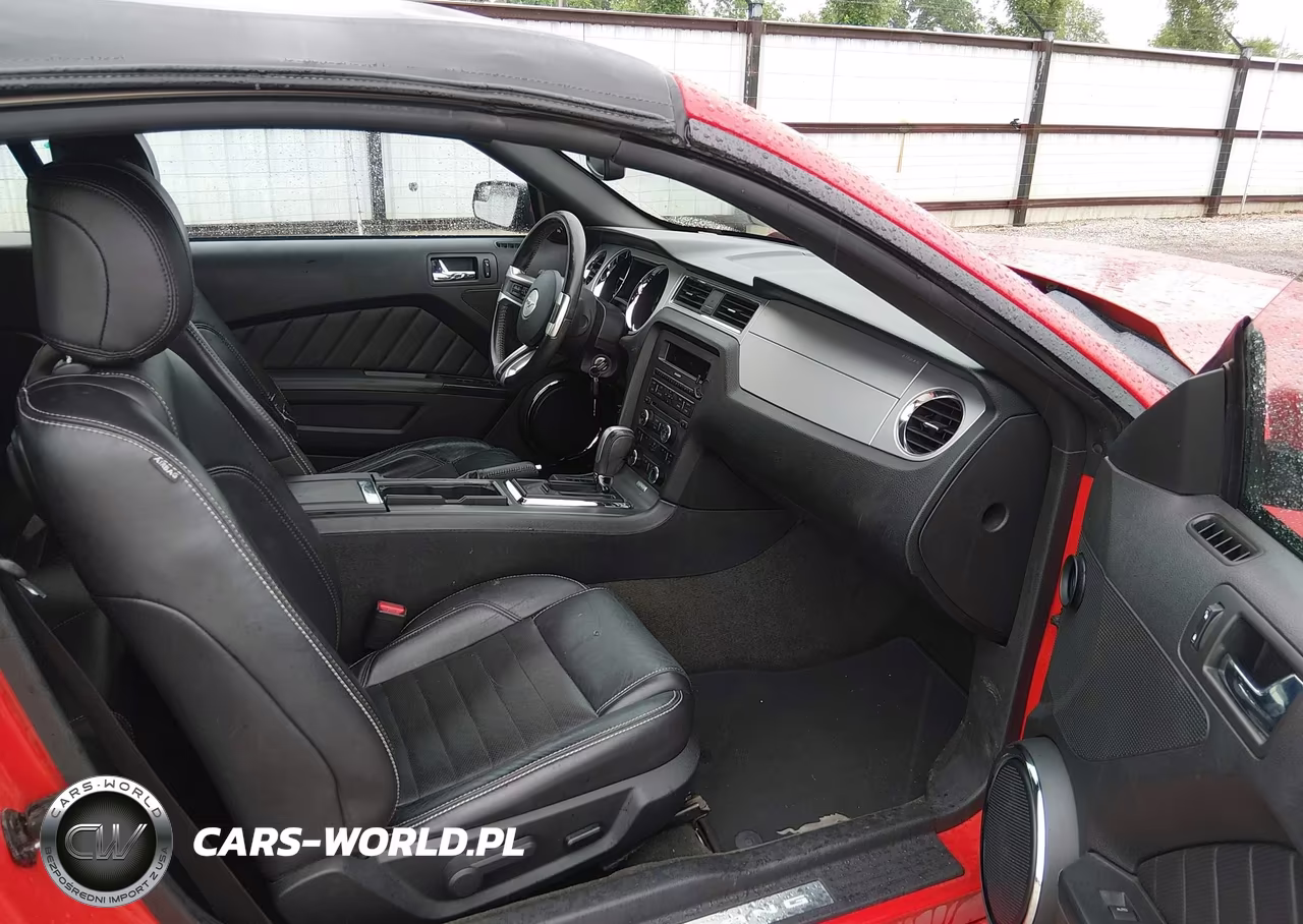 2014 Ford Mustang V6 Premium VIN:1ZVBP8EM6E5319750 - 5
