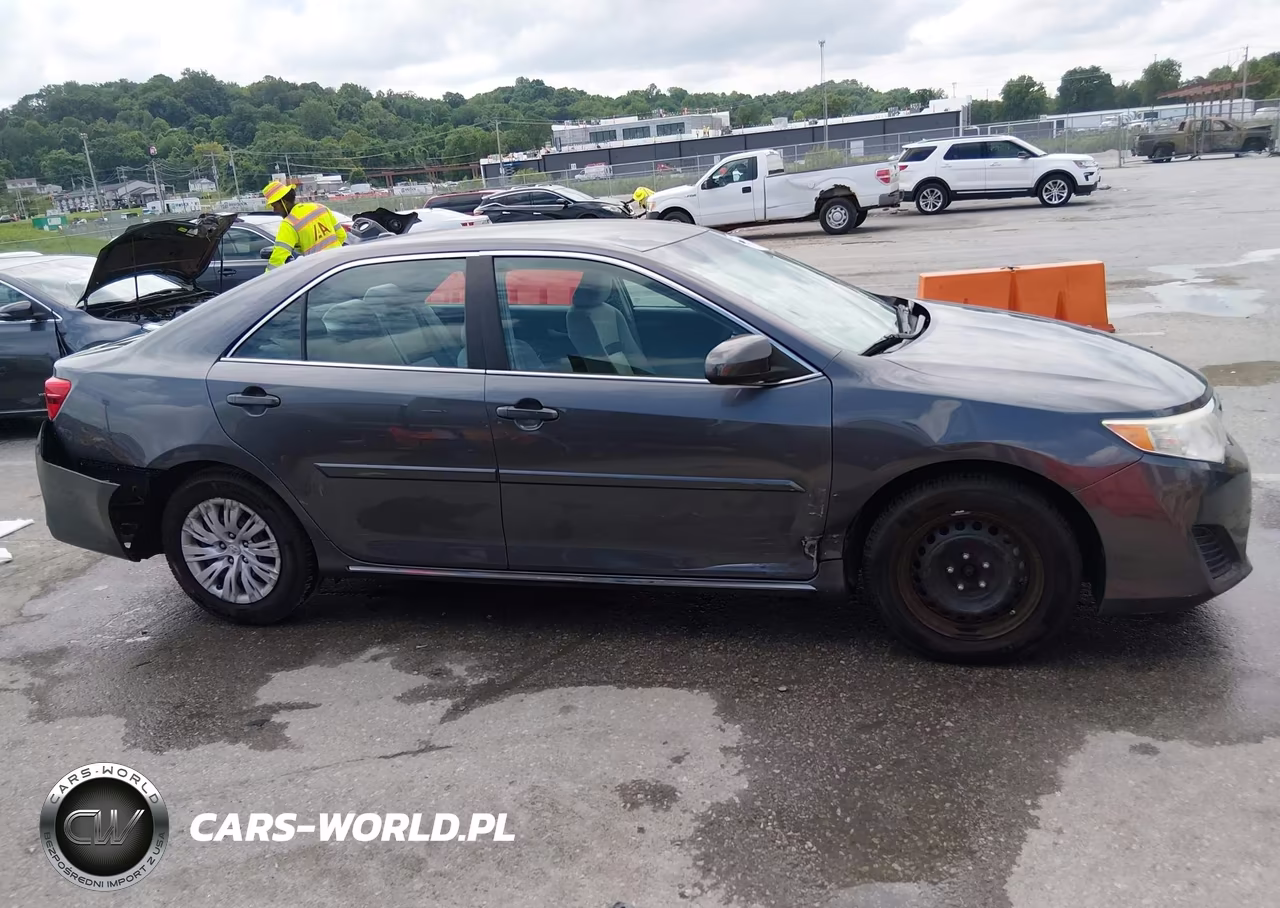 2014 Toyota Camry Le VIN:4T4BF1FK7ER402573 - 13