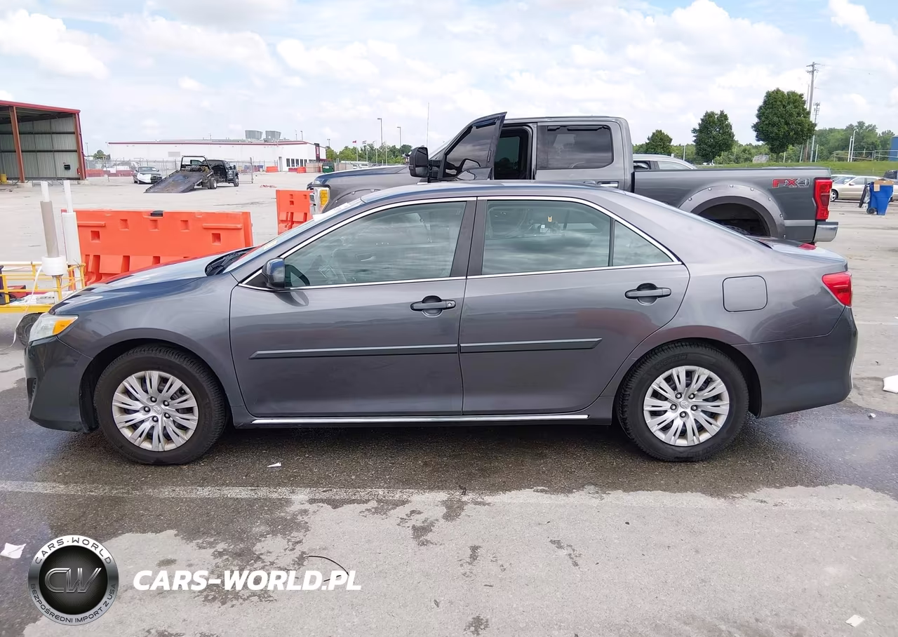 2014 Toyota Camry Le VIN:4T4BF1FK7ER402573 - 14