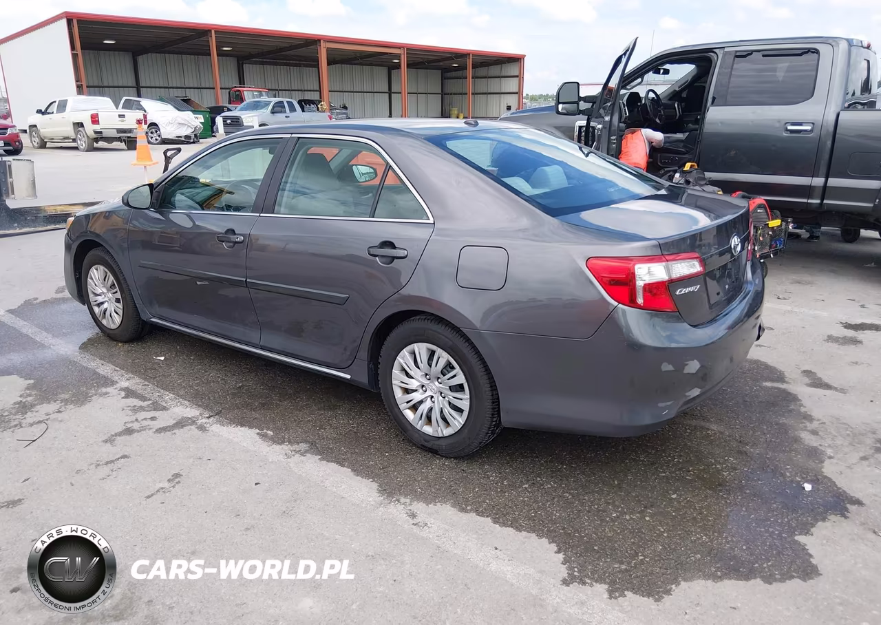 2014 Toyota Camry Le VIN:4T4BF1FK7ER402573 - 3