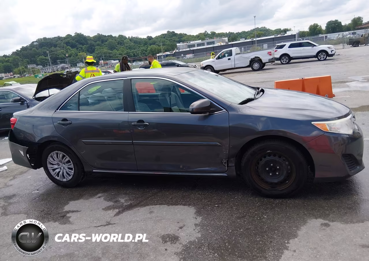 2014 Toyota Camry Le VIN:4T4BF1FK7ER402573 - 6