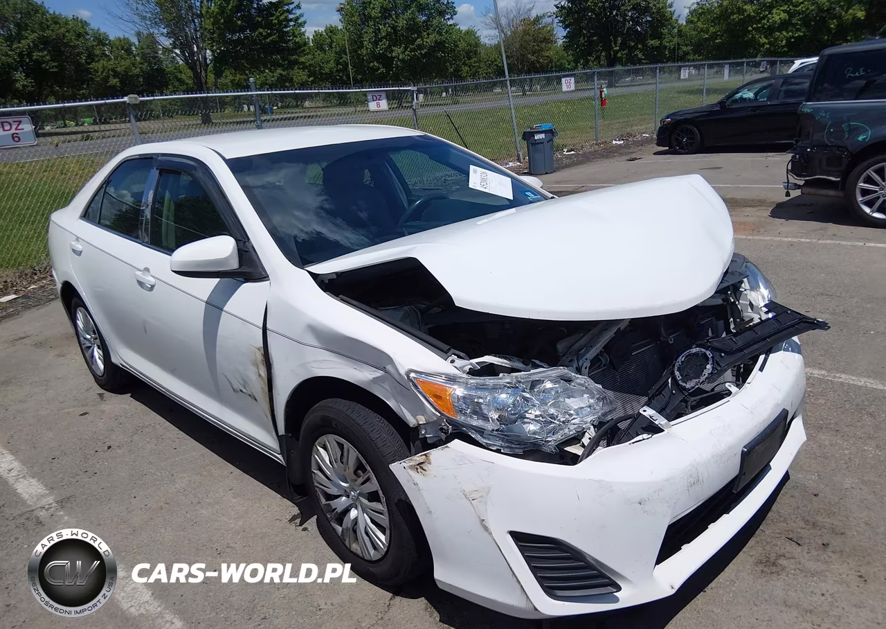 2012 Toyota Camry Le – zdjęcie 1 z 13