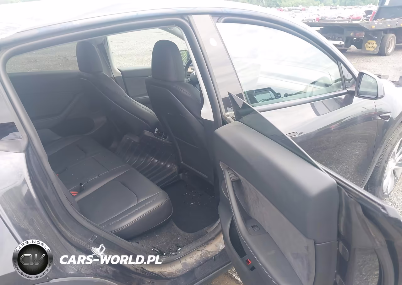 2024 Tesla Model Y VIN:7SAYGDED9RF017950 - 8