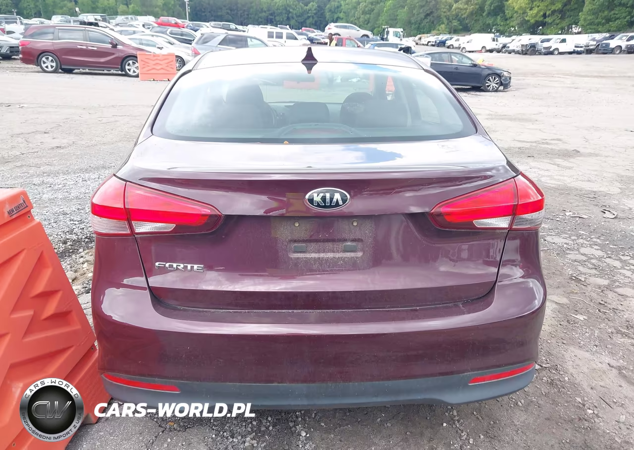 2018 Kia Forte Lx VIN:3KPFK4A7XJE257179 - 16