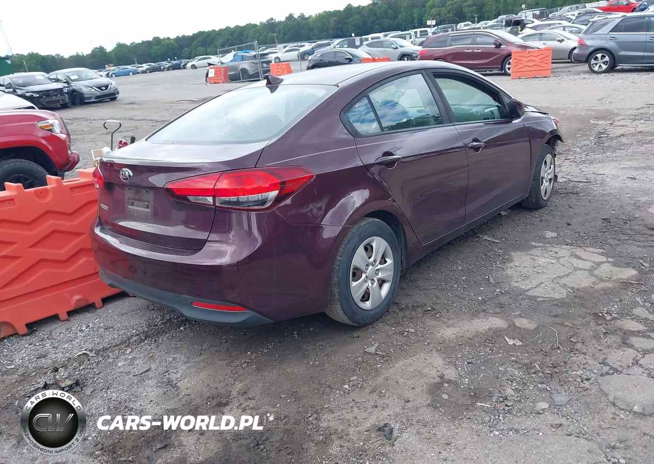 2018 Kia Forte Lx VIN:3KPFK4A7XJE257179 - 4