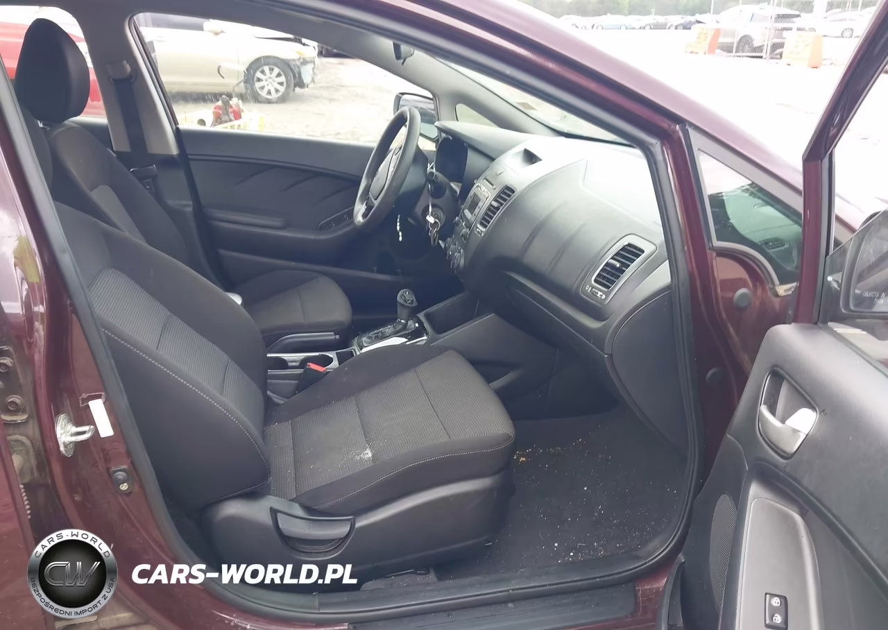 2018 Kia Forte Lx VIN:3KPFK4A7XJE257179 - 5