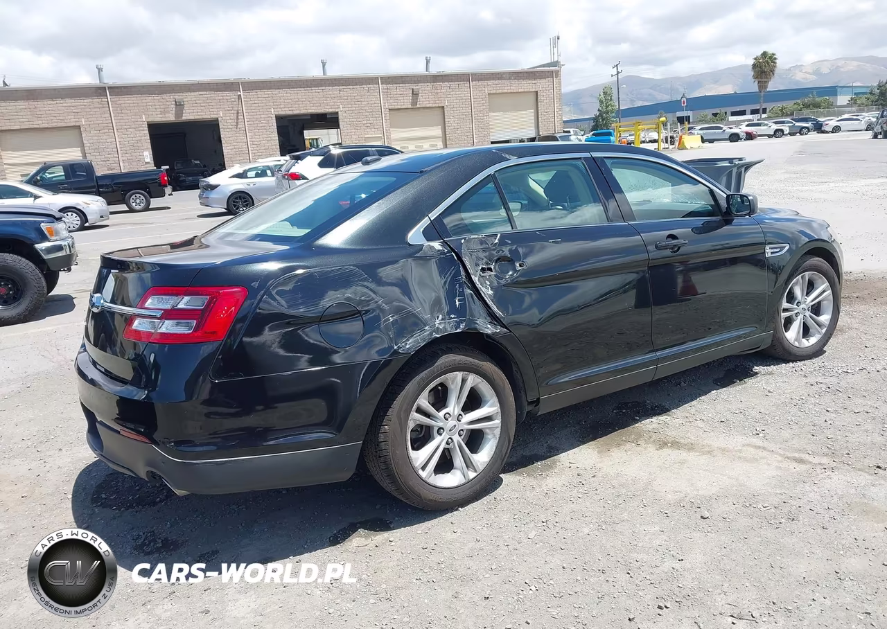 2015 Ford Taurus Se VIN:1FAHP2D8XFG169989 - 4