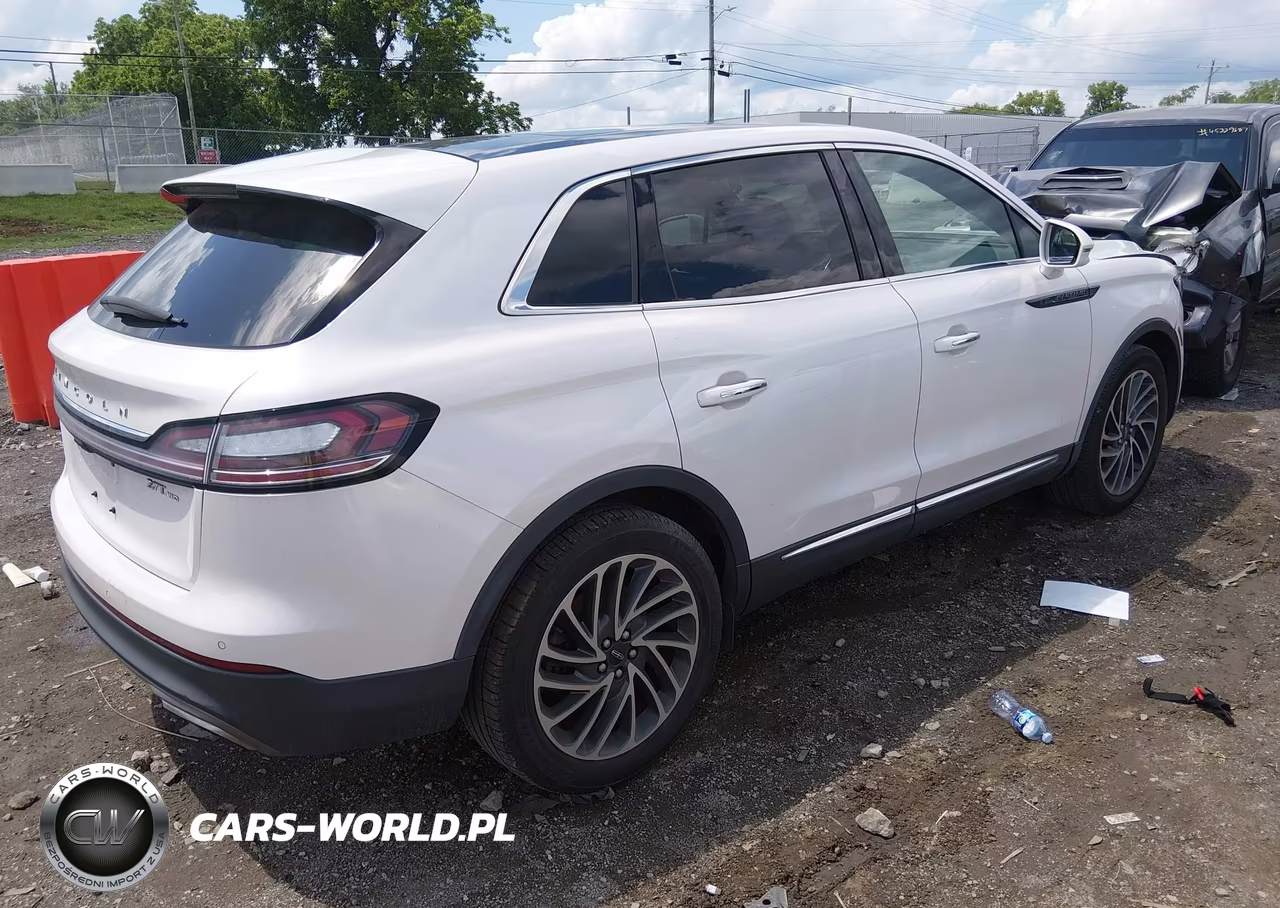 2019 Lincoln Nautilus Reserve VIN:2LMPJ8LP1KBL46465 - 4