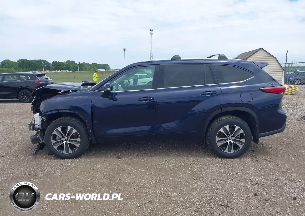 2022 Toyota Highlander Xle VIN:5TDGZRBH1NS567785 - 15