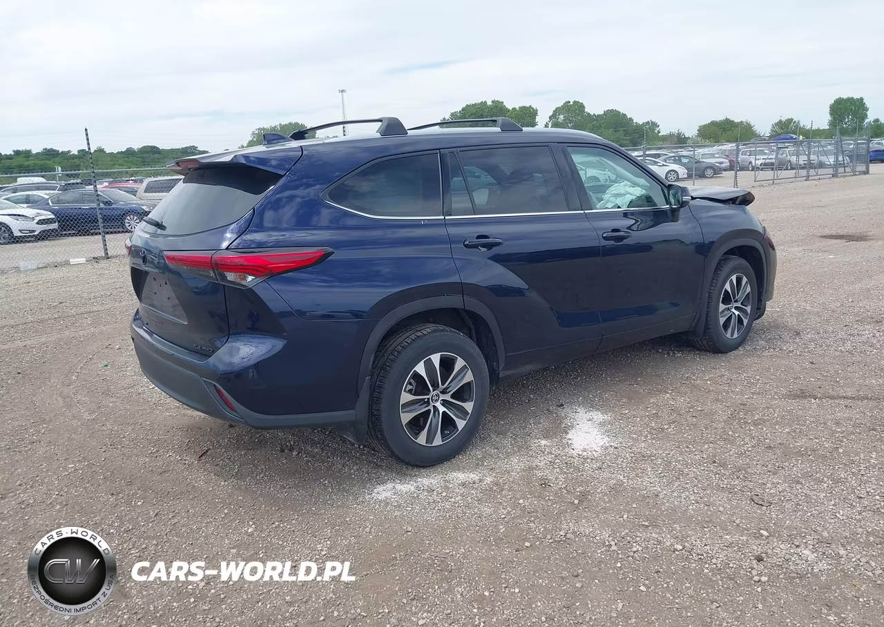 2022 Toyota Highlander Xle VIN:5TDGZRBH1NS567785 - 4