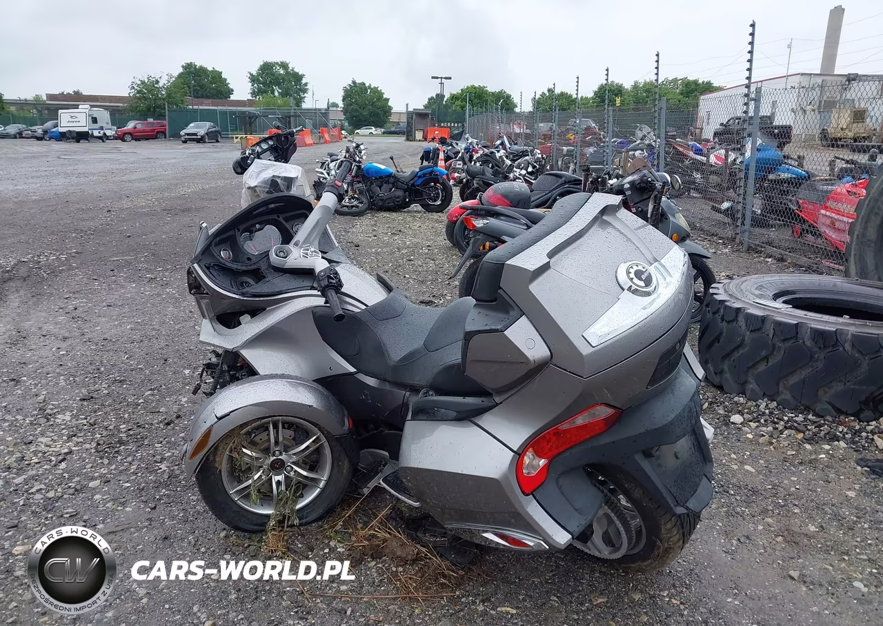 2011 Can-Am Spyder Roadster Rts VIN:2BXJBWC11BV002104 - 3