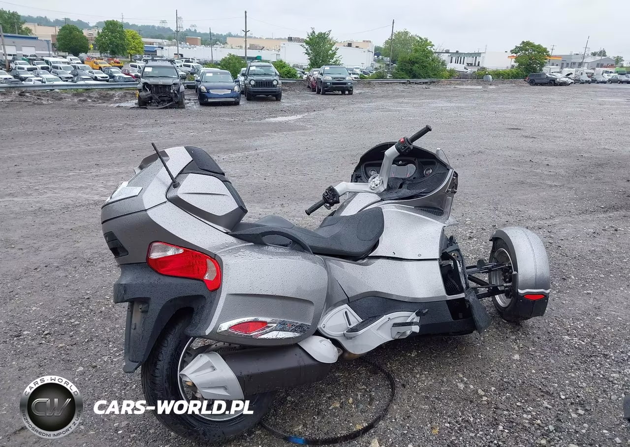2011 Can-Am Spyder Roadster Rts VIN:2BXJBWC11BV002104 - 4