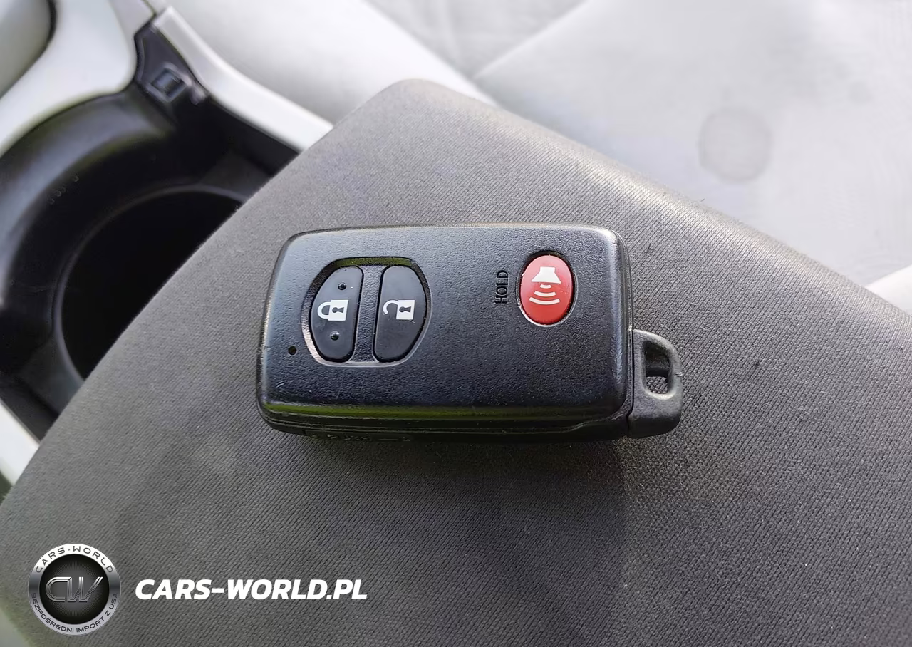 2011 Toyota Prius Two VIN:JTDKN3DU8B5354508 - 11