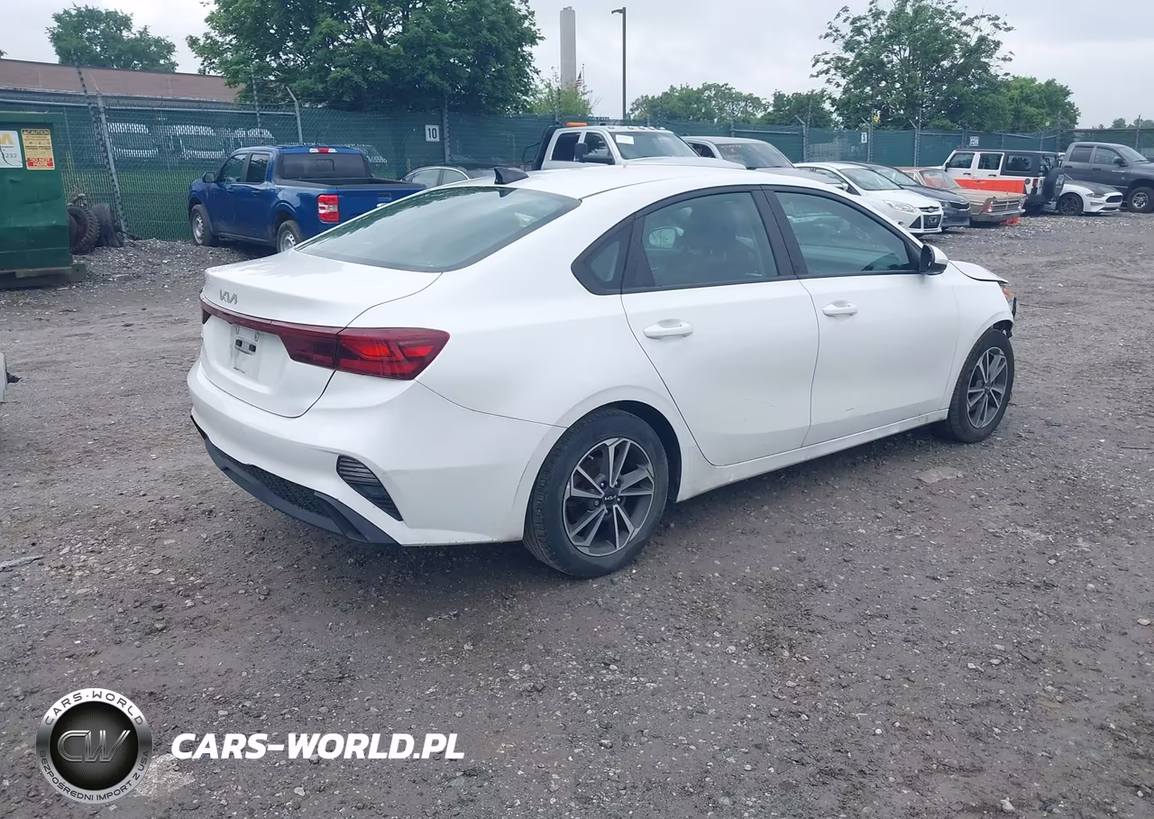 2022 Kia Forte Lxs VIN:3KPF24AD7NE424545 - 4