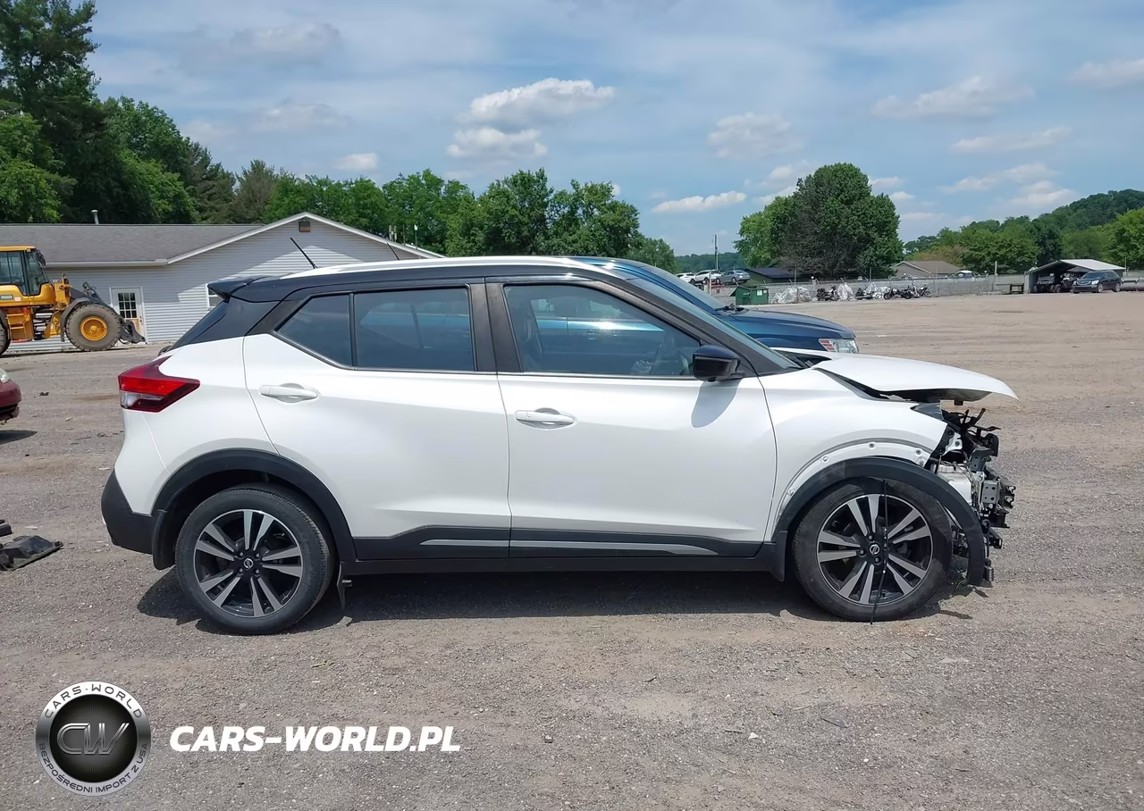 2019 Nissan Kicks Sr VIN:3N1CP5CU9KL563707 - 14