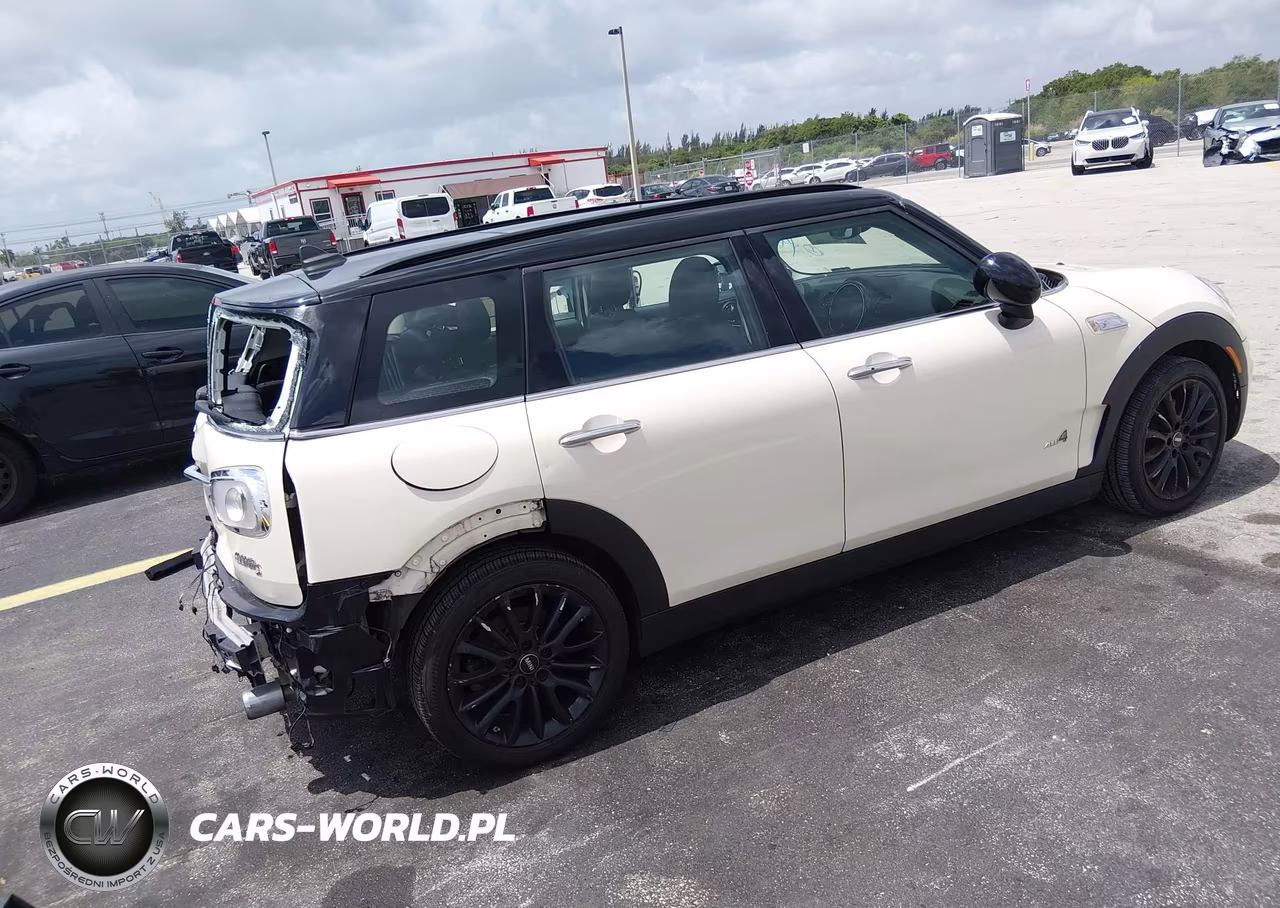 2017 Mini Clubman Cooper S VIN:WMWLU5C56H2E81734 - 4