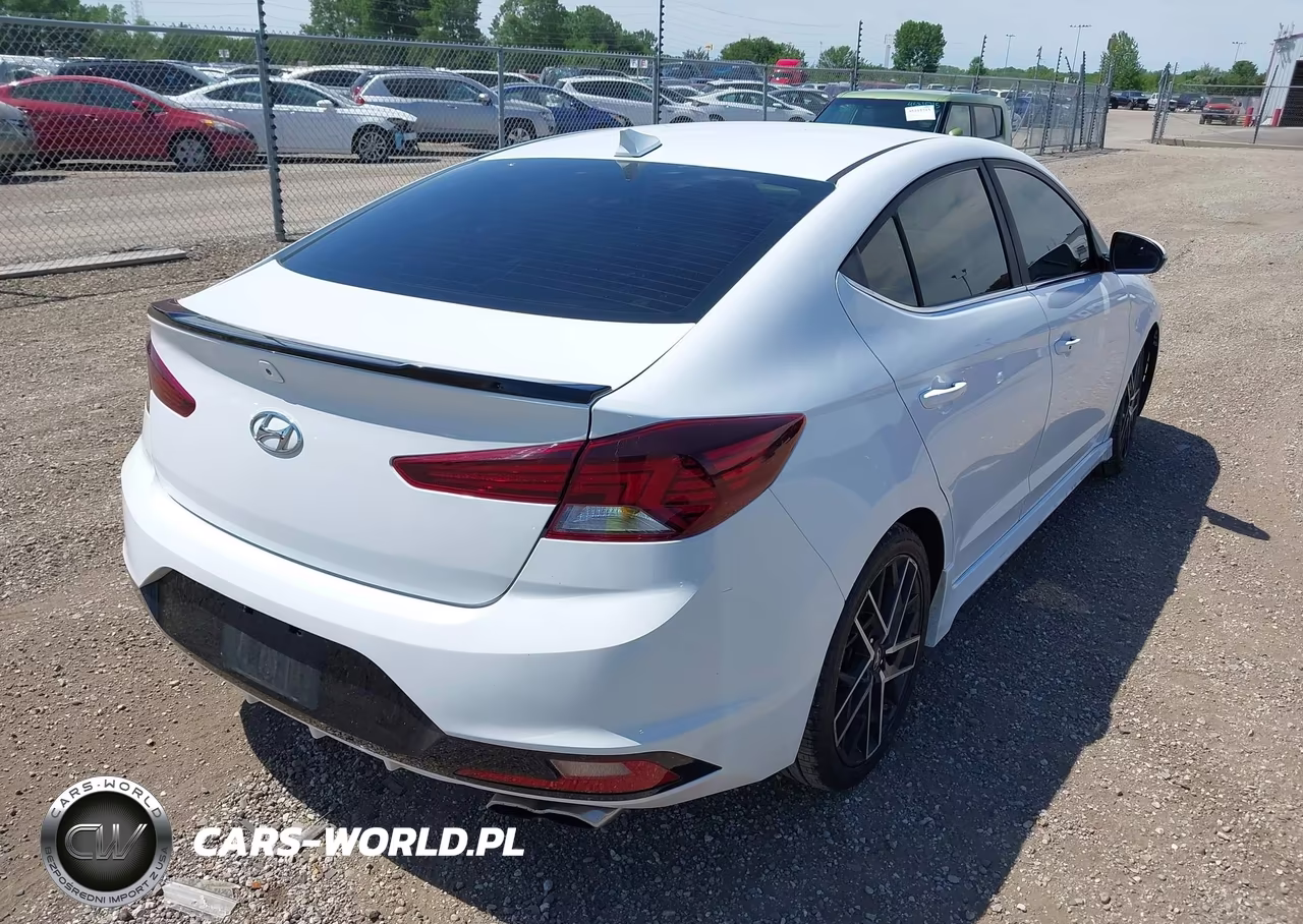 2019 Hyundai Elantra Sport VIN:KMHD04LB4KU811197 - 4