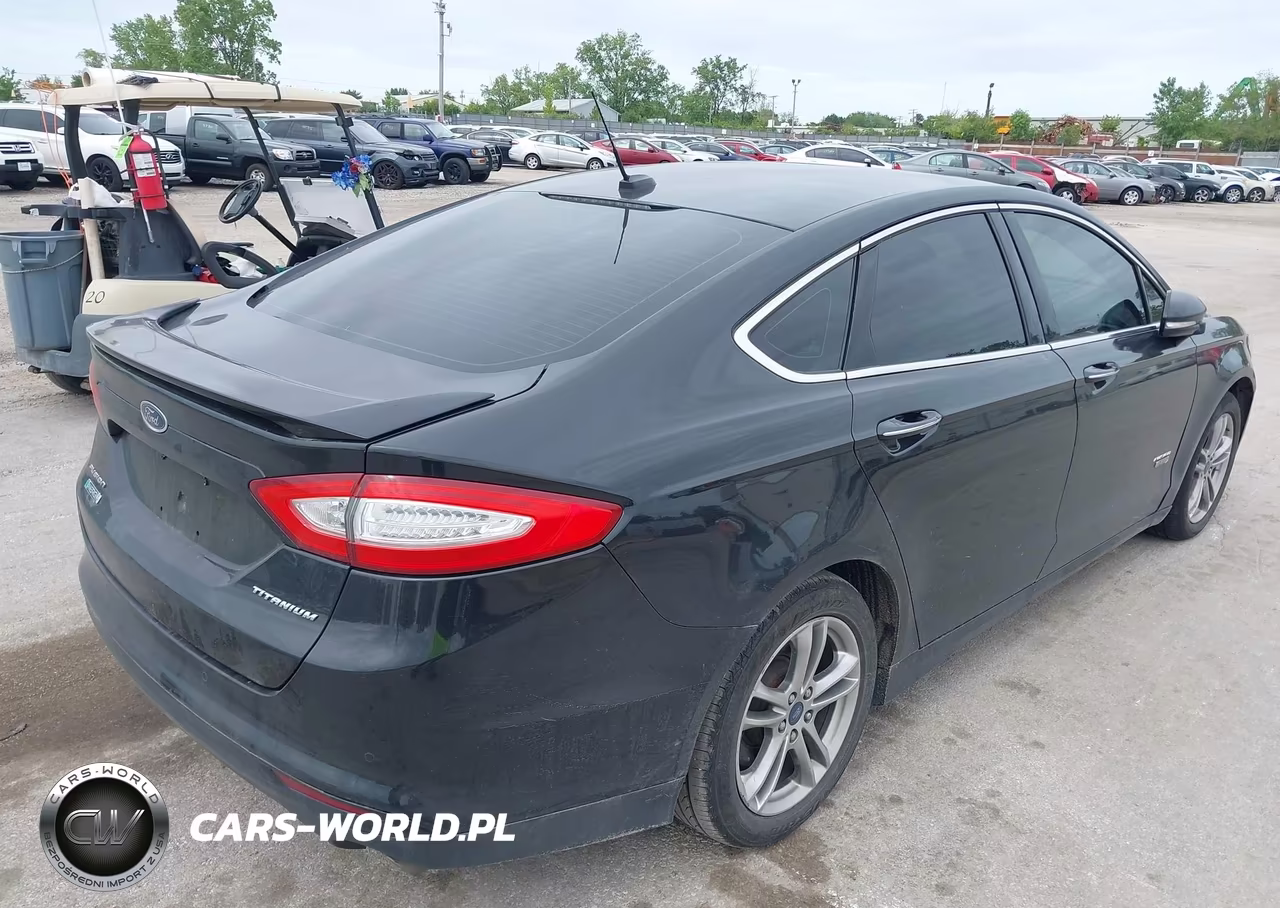 2015 Ford Fusion Energi Titanium VIN:3FA6P0SU1FR147531 - 4