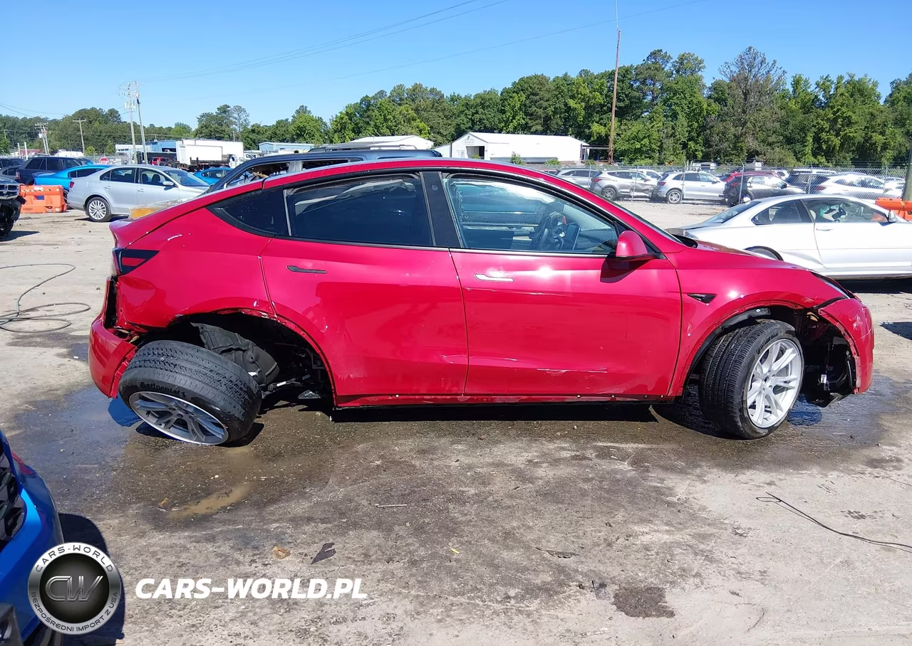 2023 Tesla Model Y VIN:7SAYGDEE9PF613033 - 13