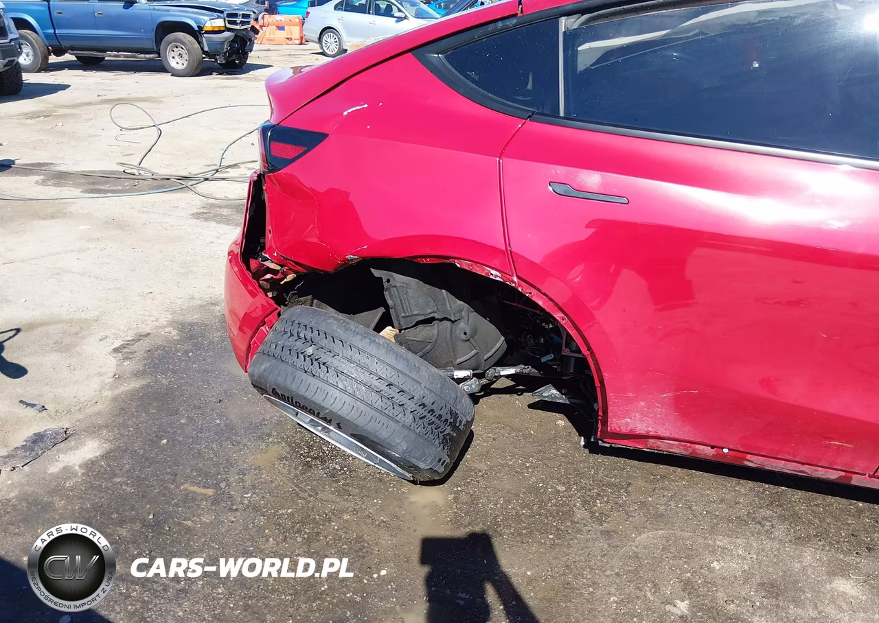 2023 Tesla Model Y VIN:7SAYGDEE9PF613033 - 6