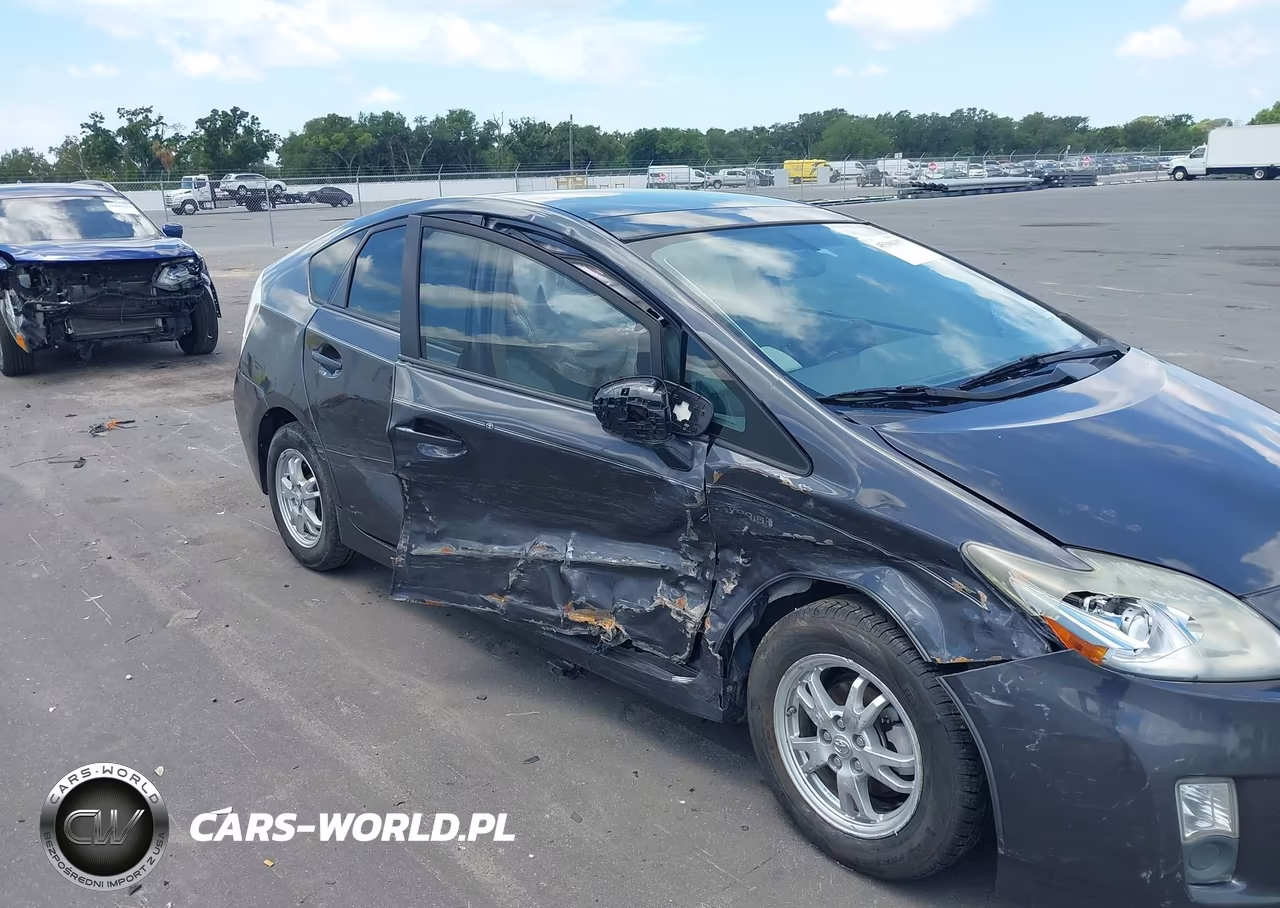 2011 Toyota Prius Four VIN:JTDKN3DU3B5340709 - 6