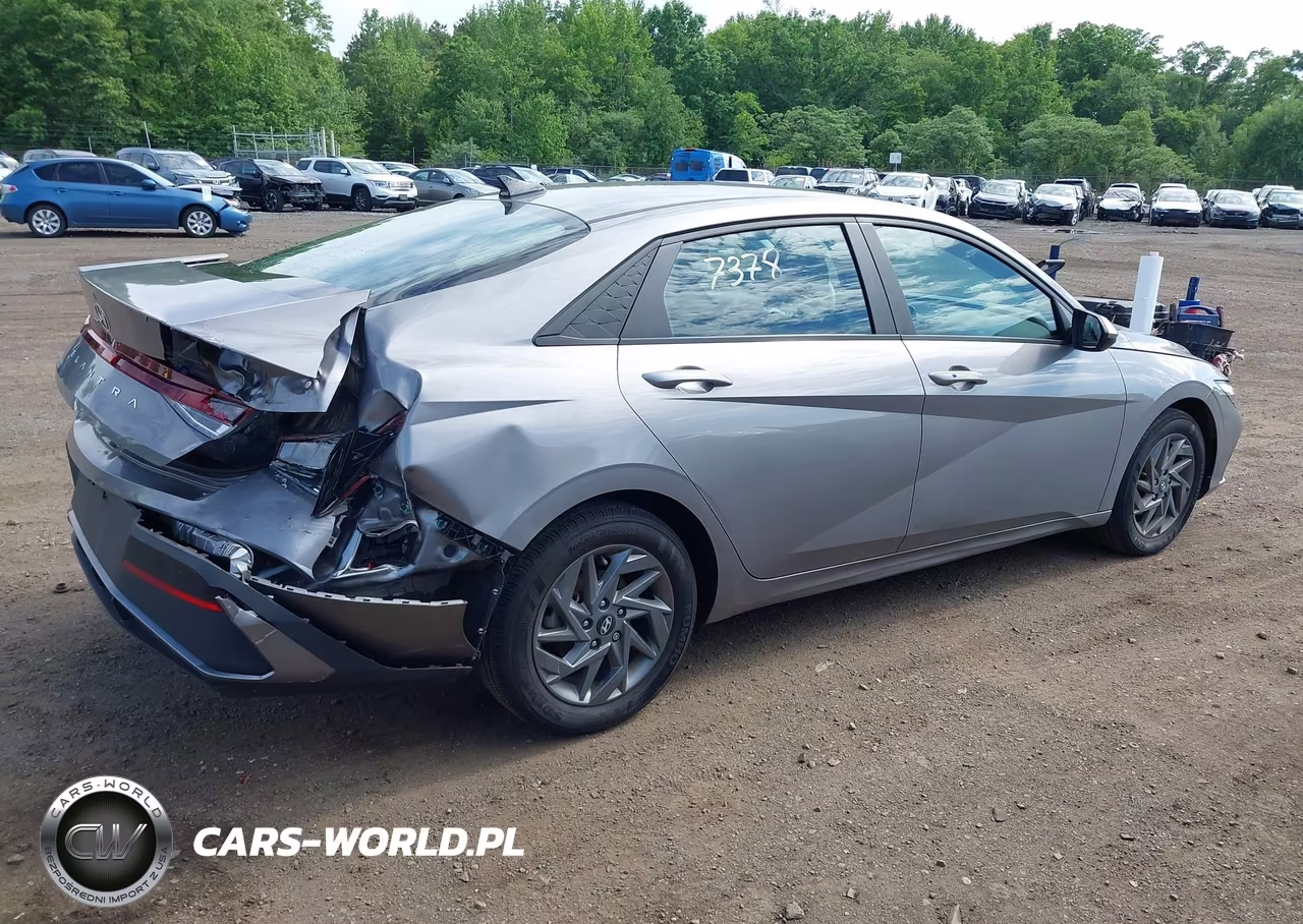 2024 Hyundai Elantra Sel VIN:KMHLM4DG5RU784029 - 13