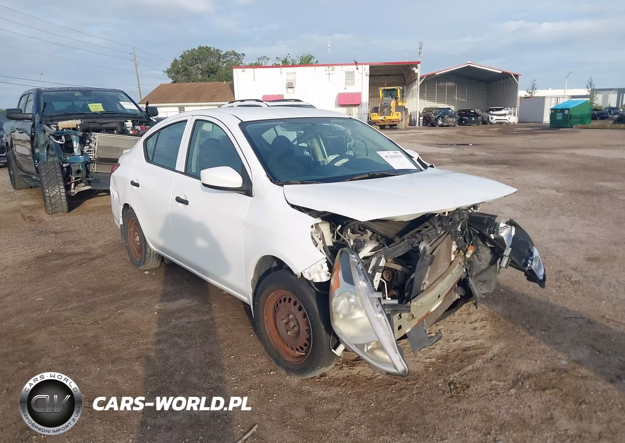 2016 Nissan Versa 1.6 S+