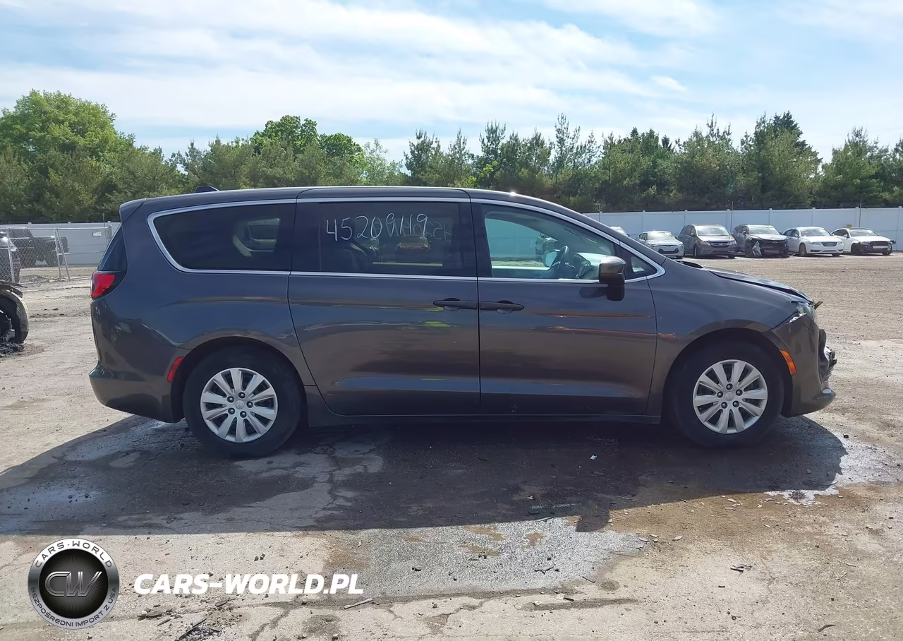 2019 Chrysler Pacifica L VIN:2C4RC1AG4KR702881 - 13
