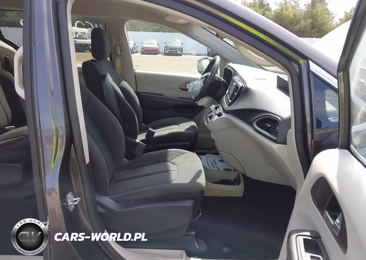 2019 Chrysler Pacifica L VIN:2C4RC1AG4KR702881 - 5
