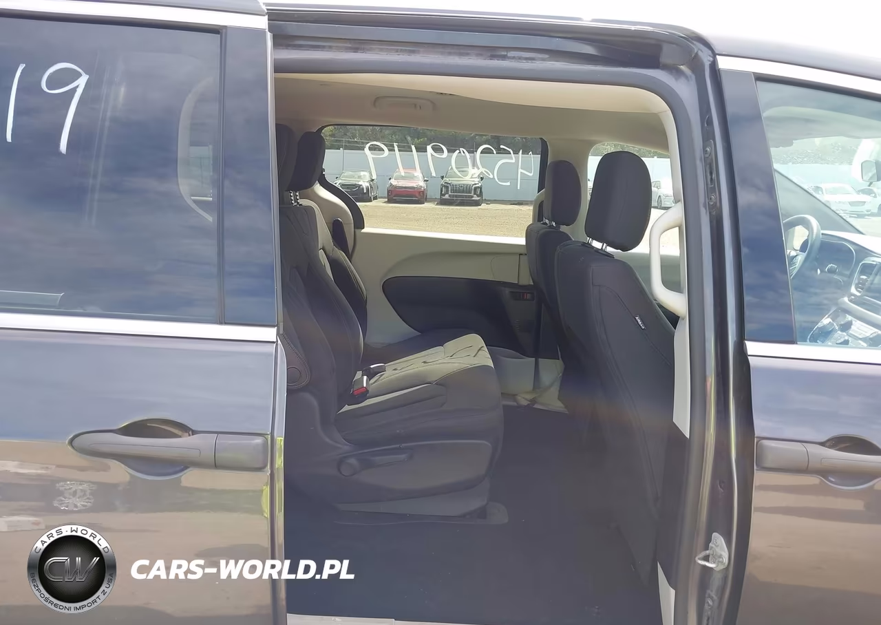 2019 Chrysler Pacifica L VIN:2C4RC1AG4KR702881 - 8