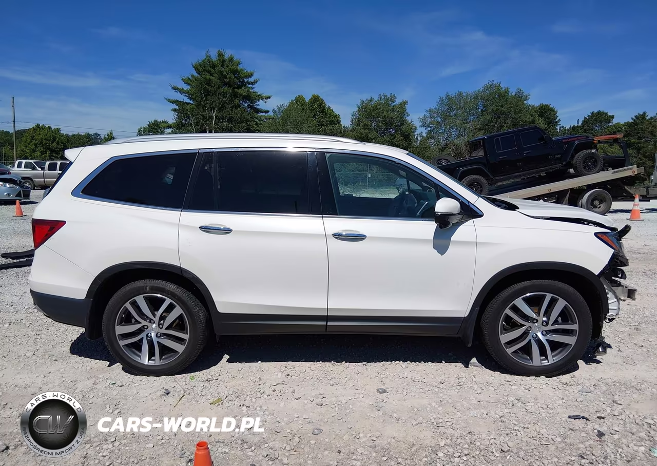 2018 Honda Pilot Touring VIN:5FNYF6H93JB066553 - 13