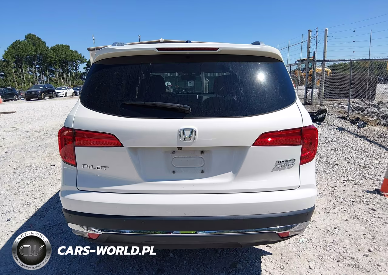 2018 Honda Pilot Touring VIN:5FNYF6H93JB066553 - 16