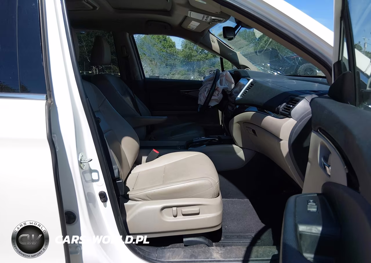2018 Honda Pilot Touring VIN:5FNYF6H93JB066553 - 5