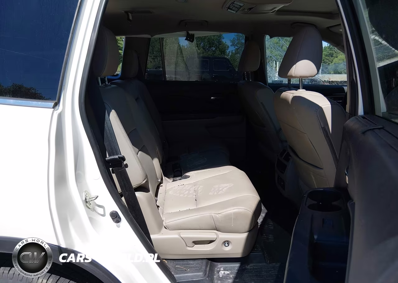 2018 Honda Pilot Touring VIN:5FNYF6H93JB066553 - 8