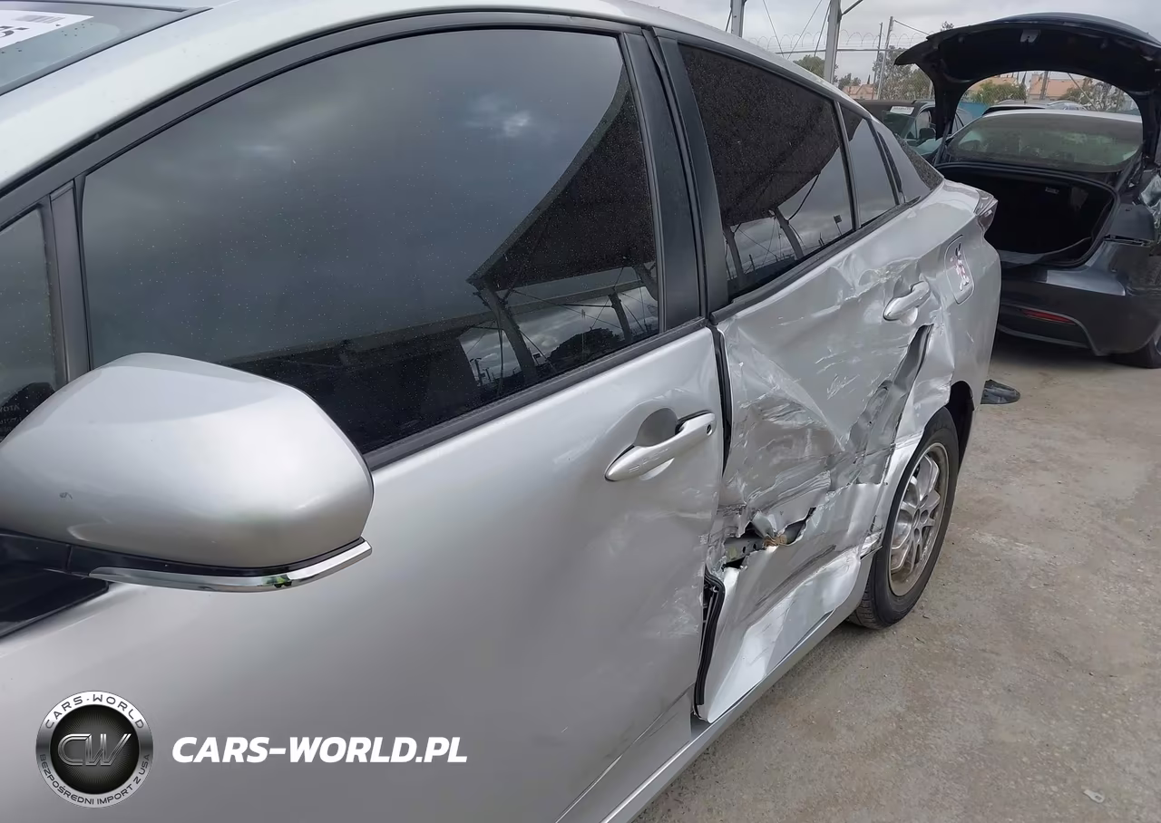 2017 Toyota Prius Two VIN:JTDKBRFU2H3045243 - 18