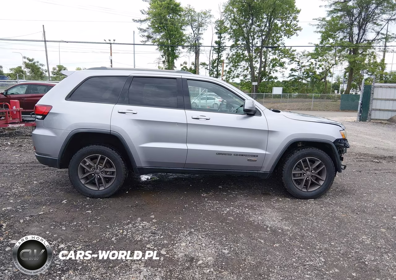 2016 Jeep Grand Cherokee 75Th Anniversary VIN:1C4RJFAG7GC389103 - 14