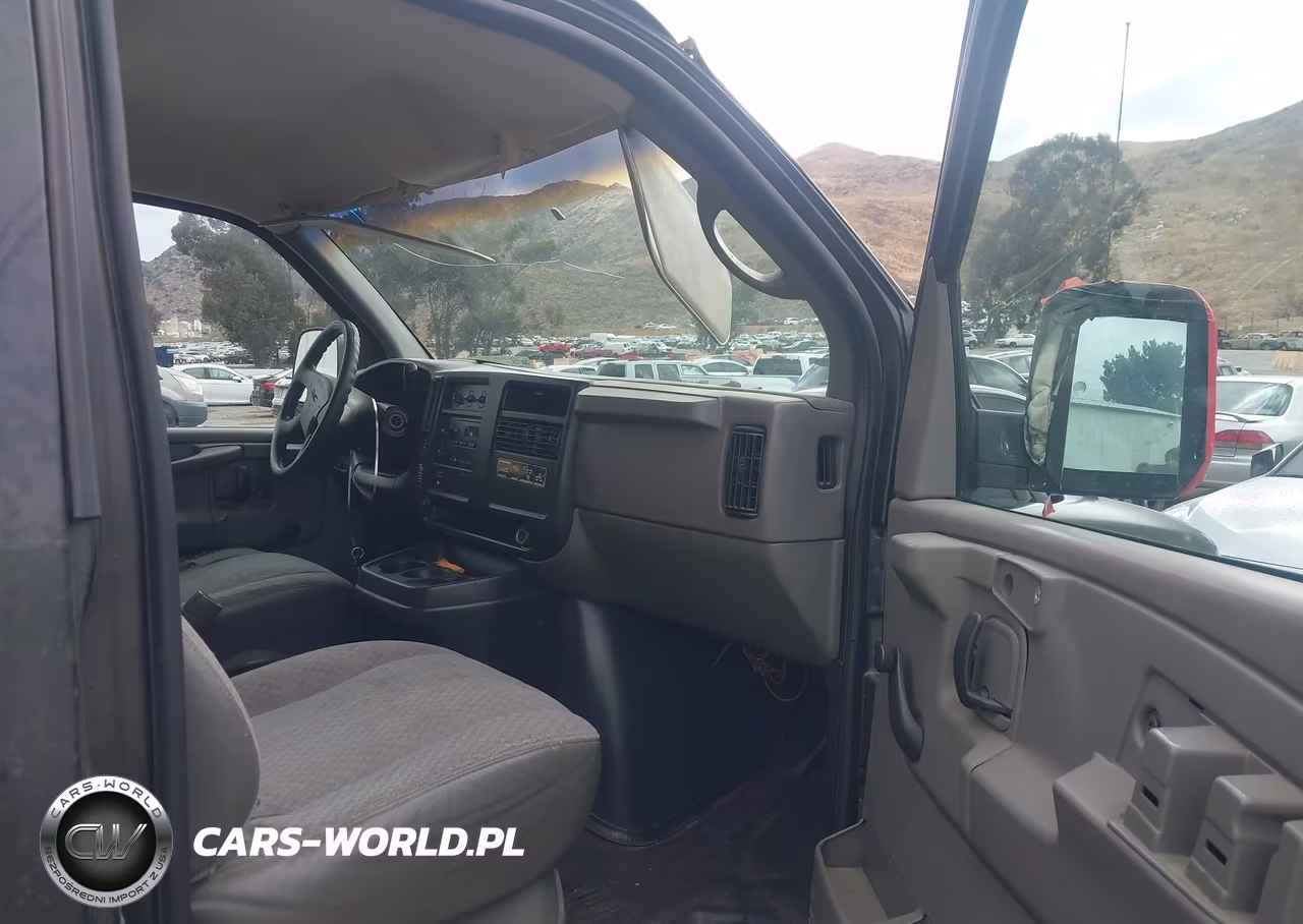 2004 GMC Savana Cutaway Standard VIN:1GDGG31V541906484 - 7