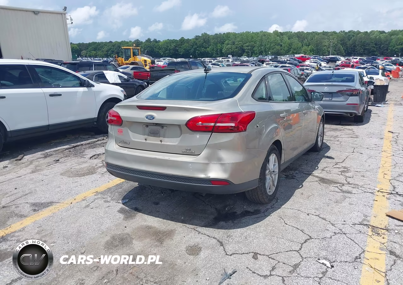 2016 Ford Focus Se VIN:1FADP3F23GL365259 - 4