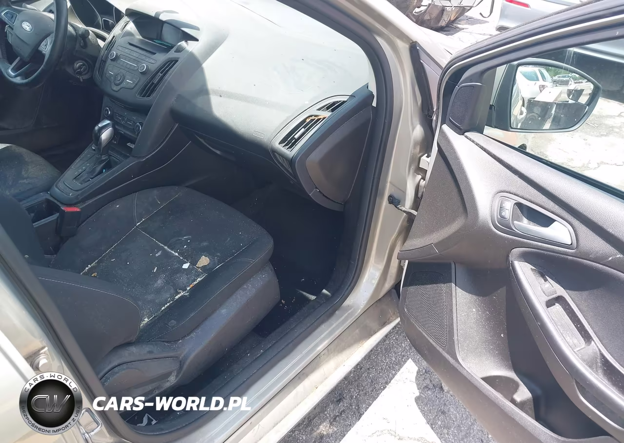 2016 Ford Focus Se VIN:1FADP3F23GL365259 - 5