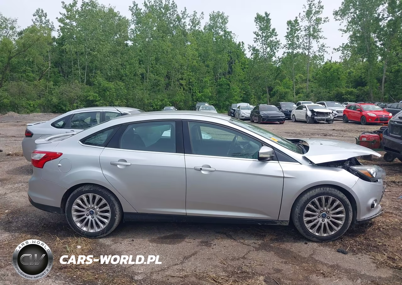 2012 Ford Focus Titanium VIN:1FAHP3J2XCL479763 - 13
