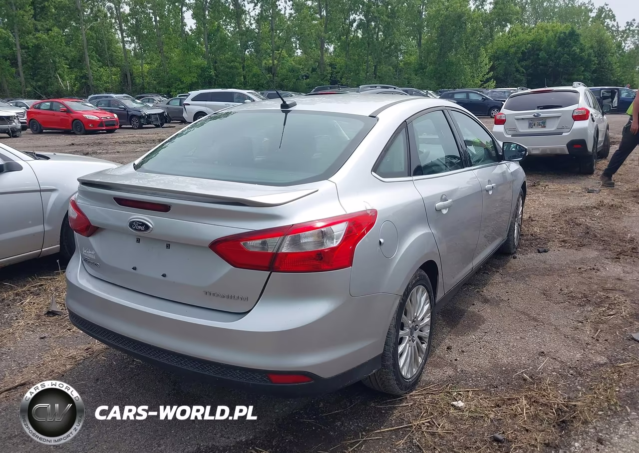 2012 Ford Focus Titanium VIN:1FAHP3J2XCL479763 - 4