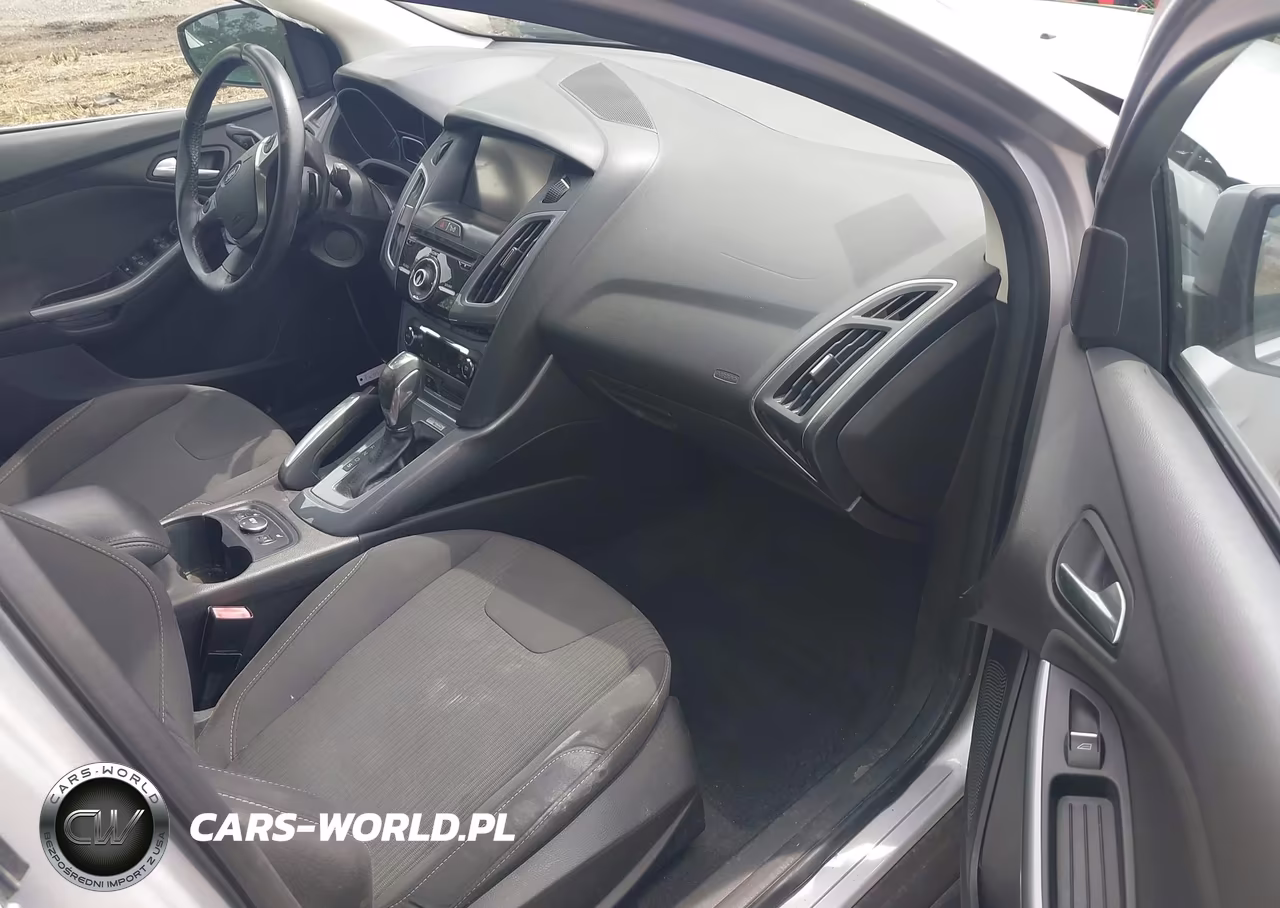 2012 Ford Focus Titanium VIN:1FAHP3J2XCL479763 - 5