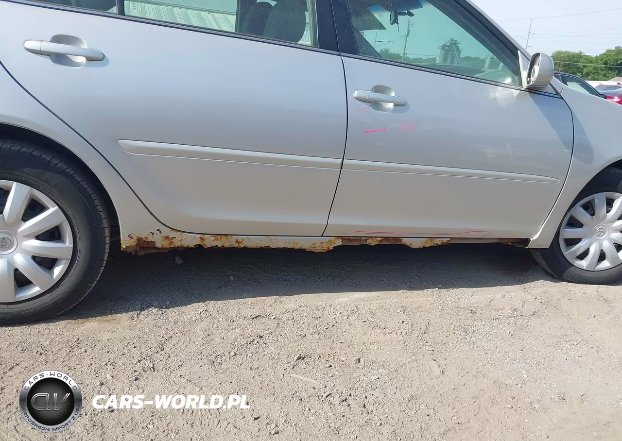 2005 Toyota Camry Le VIN:4T1BE32K05U558257 - 17