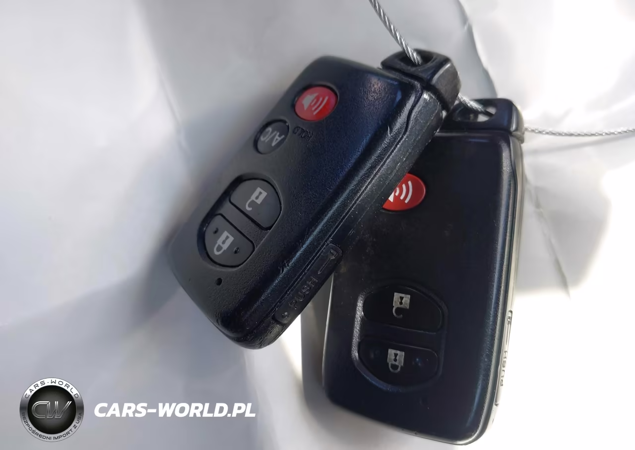 2015 Toyota Prius Two VIN:JTDKN3DU1F0453884 - 11
