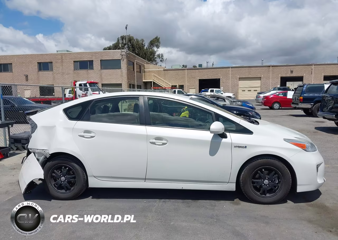 2015 Toyota Prius Two VIN:JTDKN3DU1F0453884 - 13