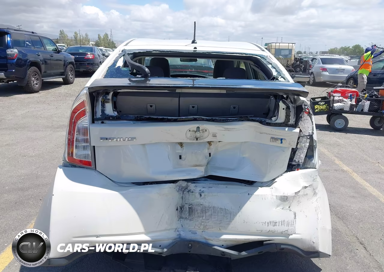 2015 Toyota Prius Two VIN:JTDKN3DU1F0453884 - 16