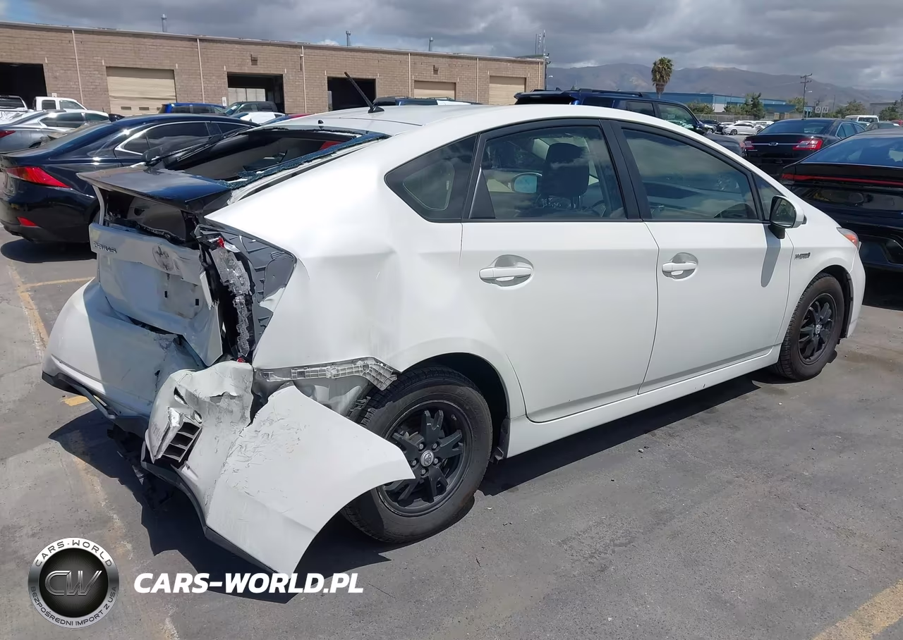 2015 Toyota Prius Two VIN:JTDKN3DU1F0453884 - 4