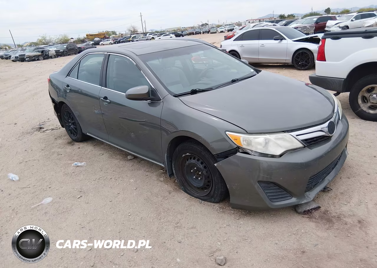 2012 Toyota Camry Le – zdjęcie 1 z 15