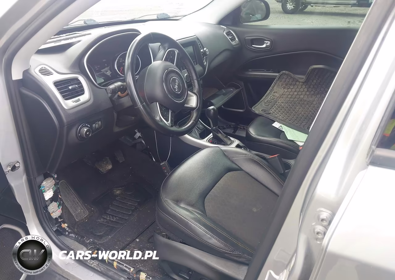 2018 Jeep Compass Latitude 4X4 VIN:3C4NJDBB6JT256589 - 12