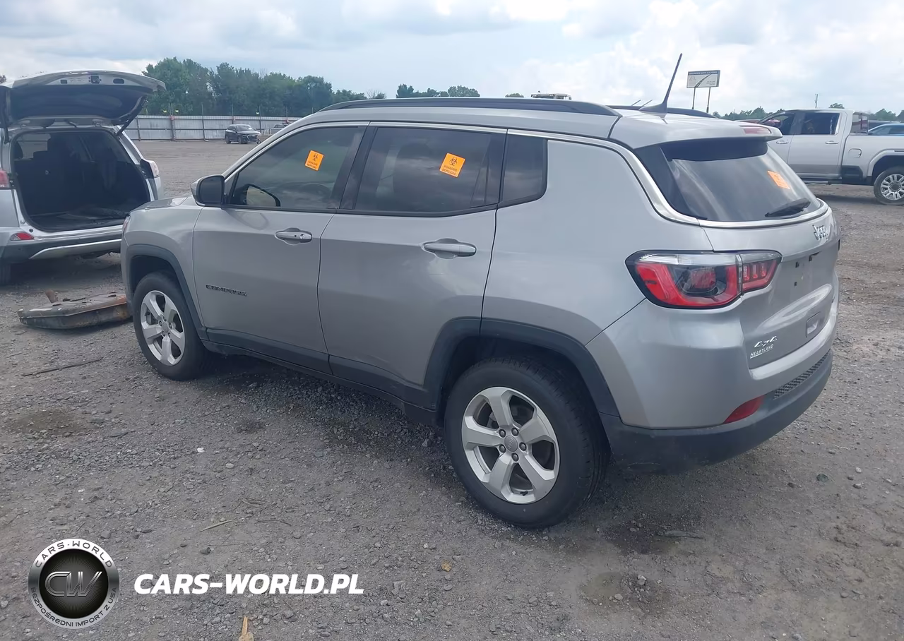 2018 Jeep Compass Latitude 4X4 VIN:3C4NJDBB6JT256589 - 3